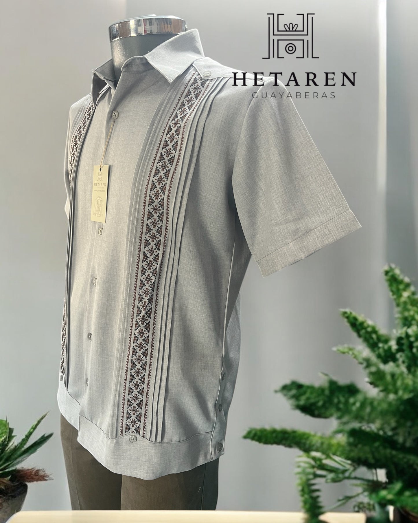Guayabera Manga Corta MOD.068 Color Gris con bordado Tuxpan