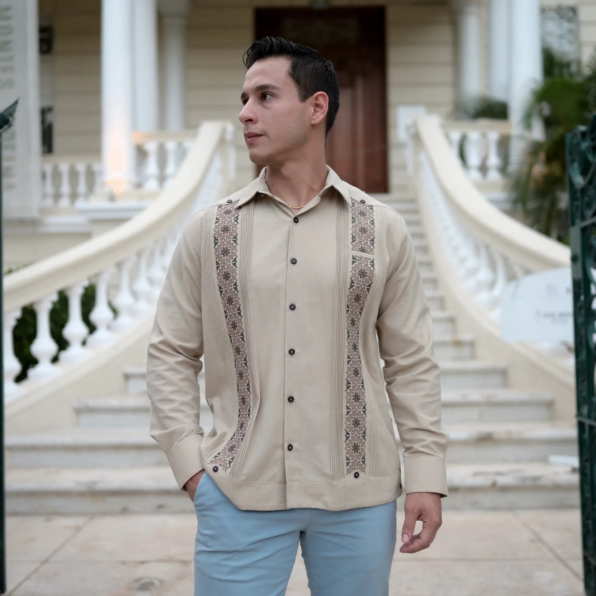 Guayabera Manga Larga MOD.079 Con Bordado Estrella y Plumero | Guayabera artesanal | HETAREN GUAYABERAS