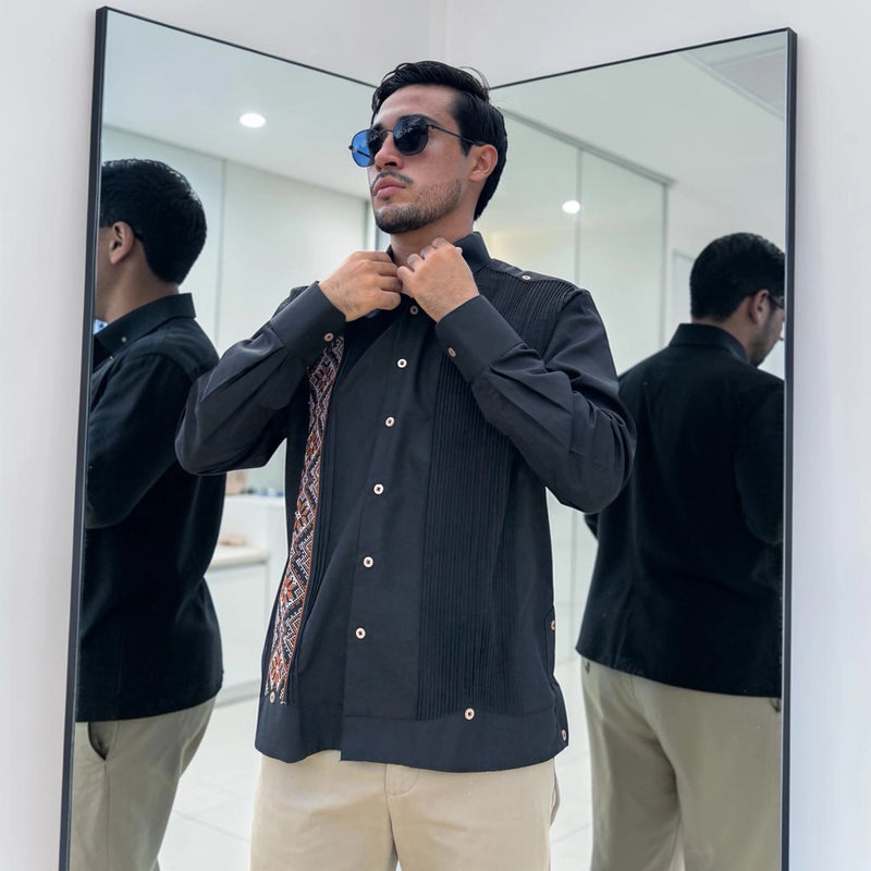 Guayabera Manga Larga MOD.108 Tipo Presidencial Con Bordado y Vivo | Guayabera artesanal | HETAREN GUAYABERAS
