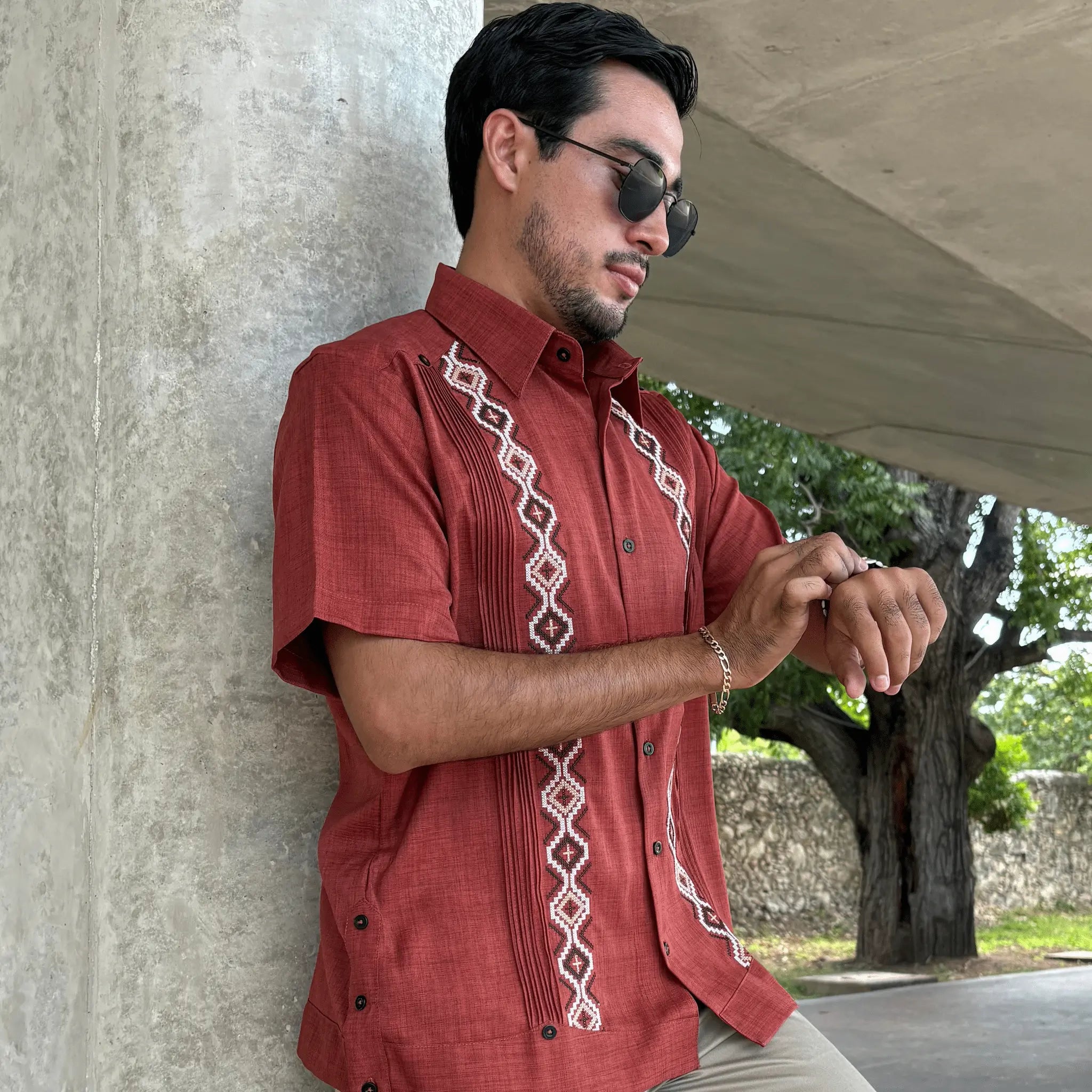 Guayabera Manga Corta MOD.134 Color Shedron Bordado Diamantes | Guayabera artesanal | HETAREN GUAYABERAS