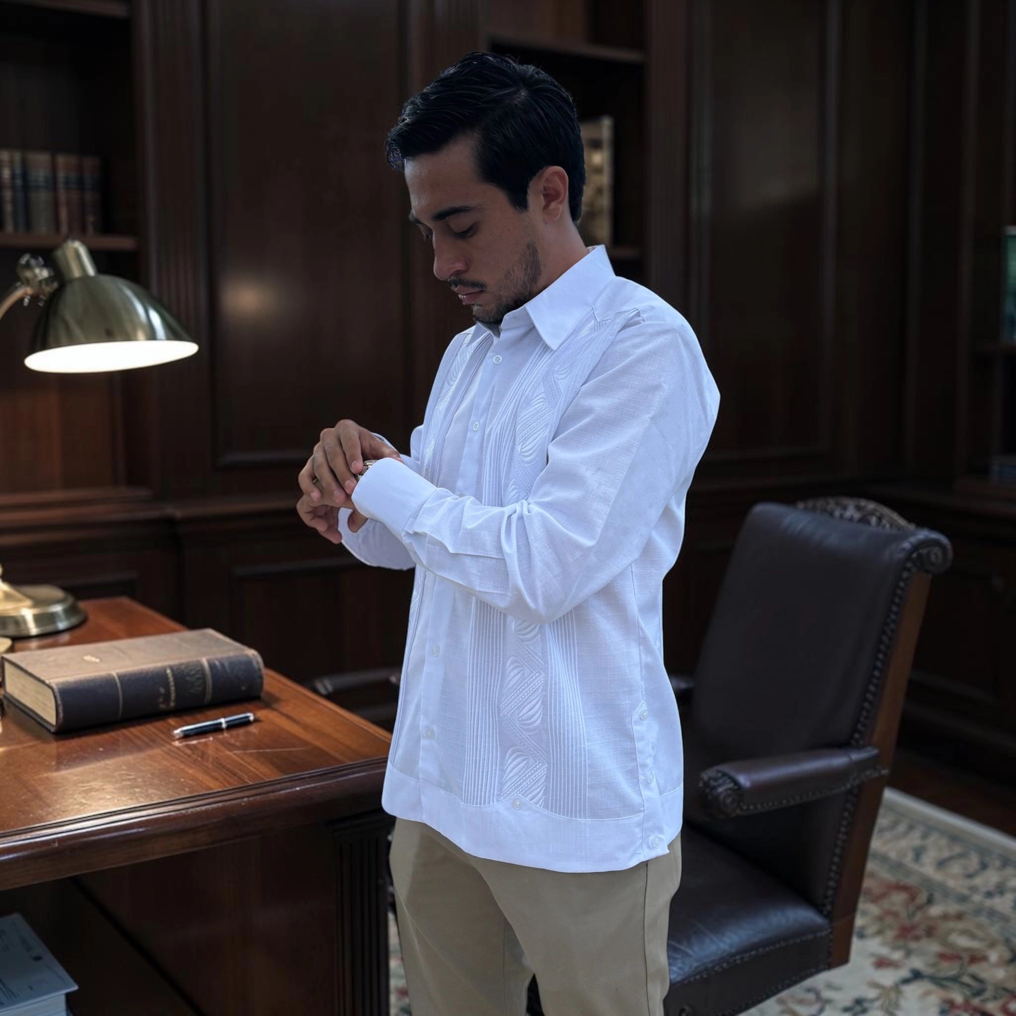 Guayabera Manga Larga MOD.139 Gobernador Bordado al Tono | Guayabera artesanal | HETAREN GUAYABERAS
