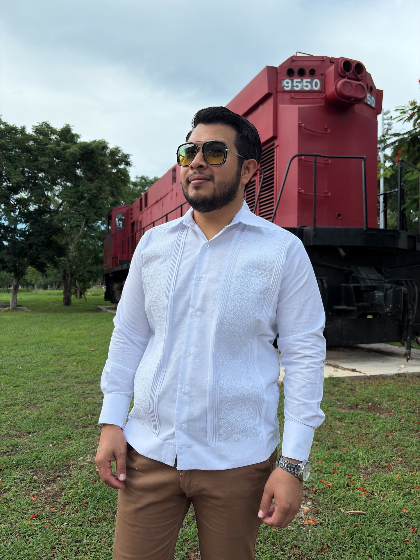 Guayabera Manga Larga MOD.158 Bordado Panal Blanco
