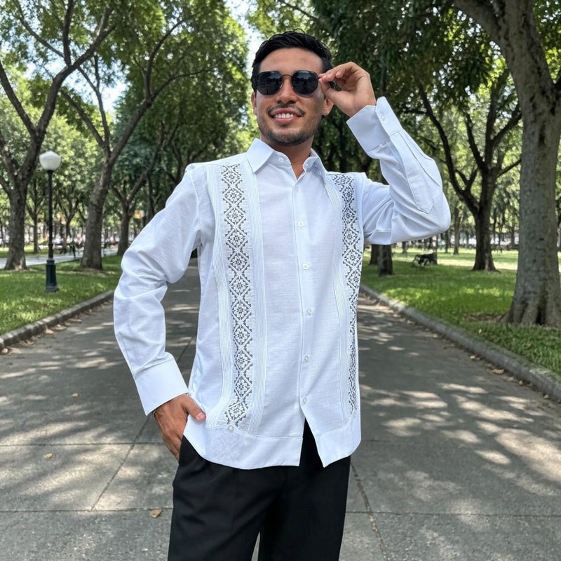 Guayabera Manga Larga MOD.079B Bordado Negro y Gris | Guayabera artesanal | HETAREN GUAYABERAS