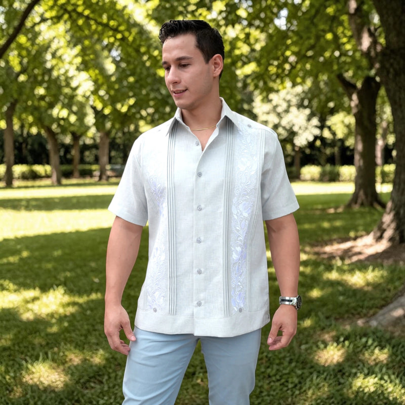 Guayabera Manga Corta MOD.088C Con Bordado Ilusión Color Gris Claro | Guayabera artesanal | HETAREN GUAYABERAS