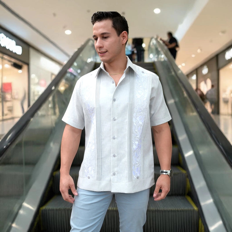 Guayabera Manga Corta MOD.088C Con Bordado Ilusión Color Gris Claro | Guayabera artesanal | HETAREN GUAYABERAS