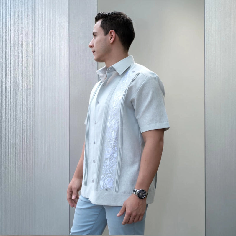 Guayabera Manga Corta MOD.088C Con Bordado Ilusión Color Gris Claro | Guayabera artesanal | HETAREN GUAYABERAS