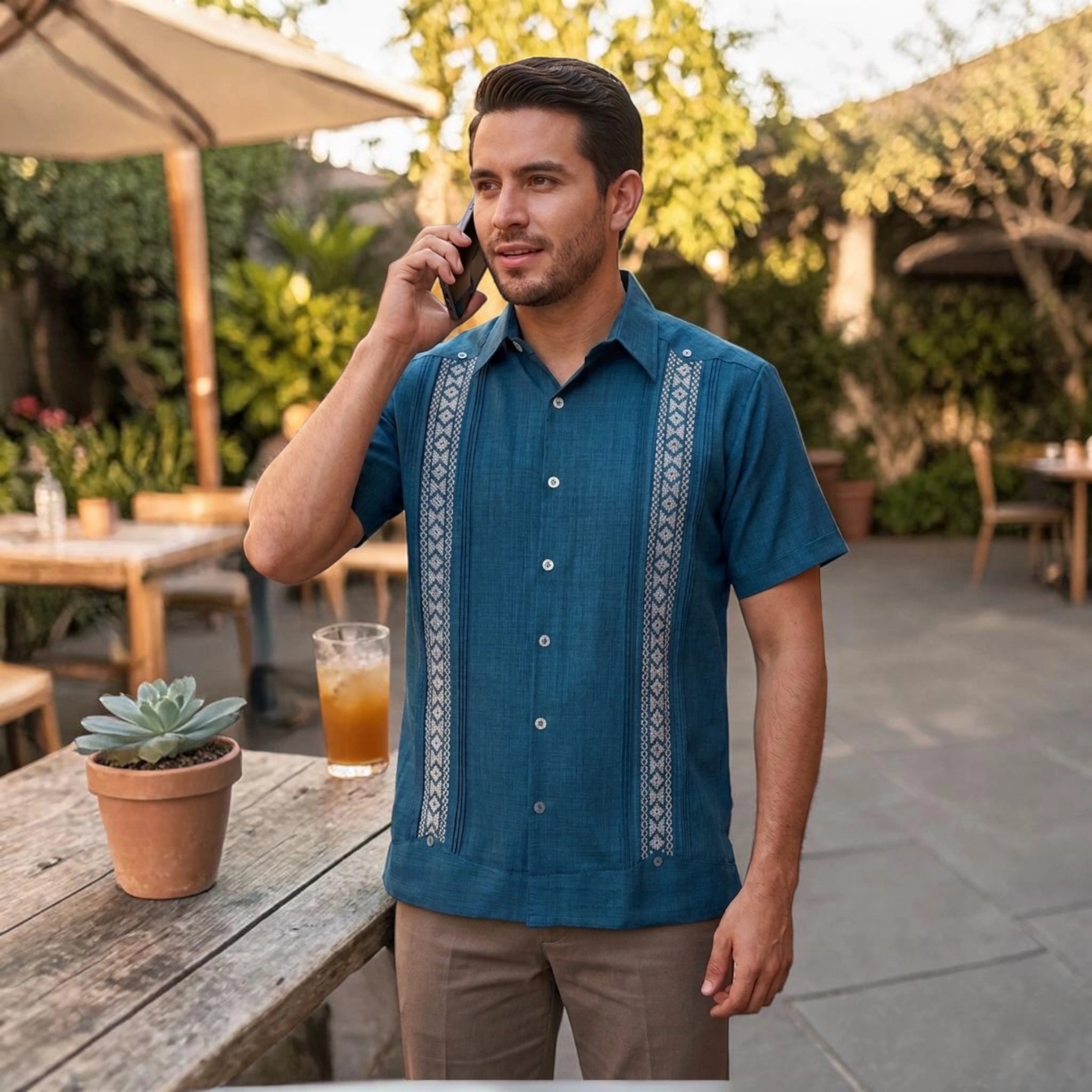 Guayabera Manga Corta MOD.141 Modelo Gabriel Color Verde Petróleo | Guayabera artesanal | HETAREN GUAYABERAS