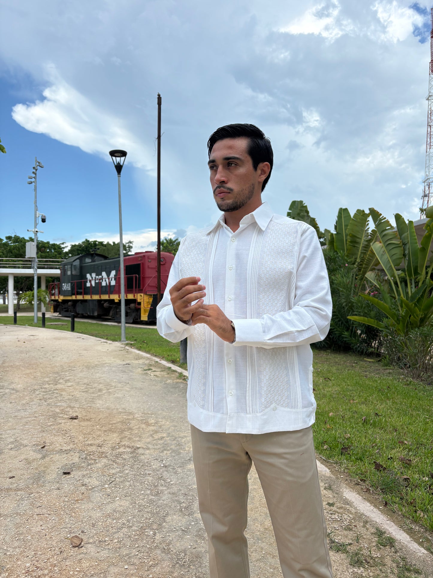 Guayabera Manga Larga MOD.158 Bordado Panal Hueso