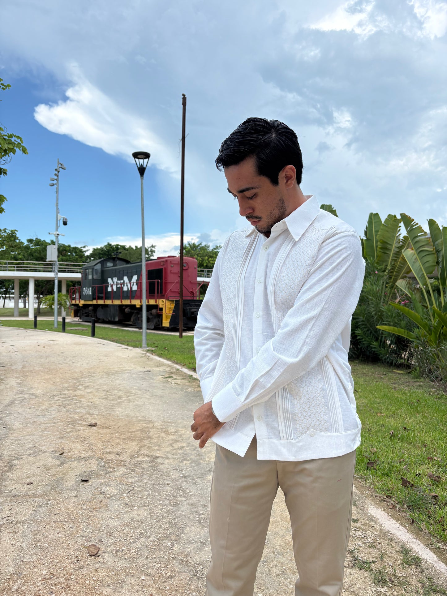Guayabera Manga Larga MOD.158 Bordado Panal Hueso